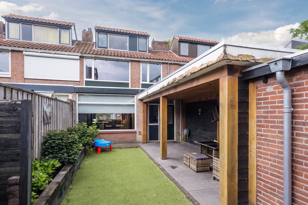 Move-in Ready Terraced Home with Three Bedrooms in Best — 22