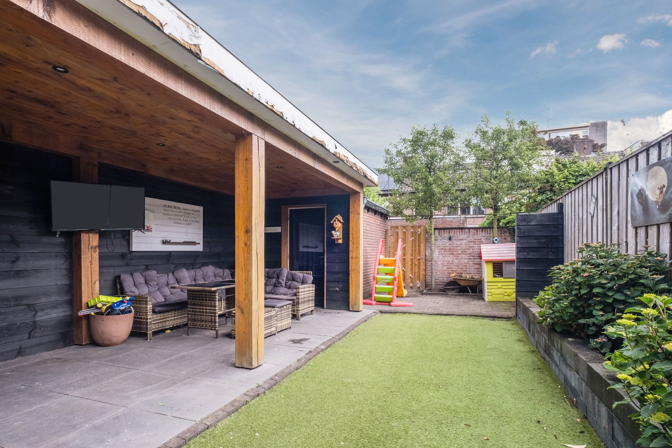 Move-in Ready Terraced Home with Three Bedrooms in Best — 24