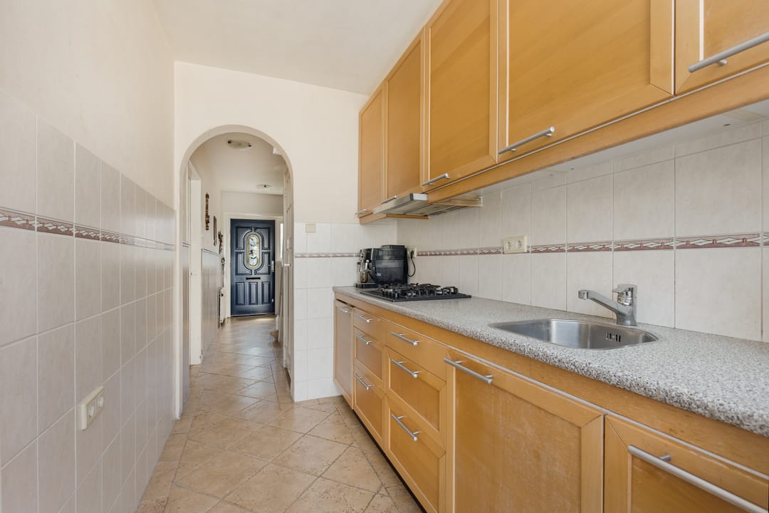 Charming Terraced House in Quiet Leidsebuurt Near Haarlem Center — 8
