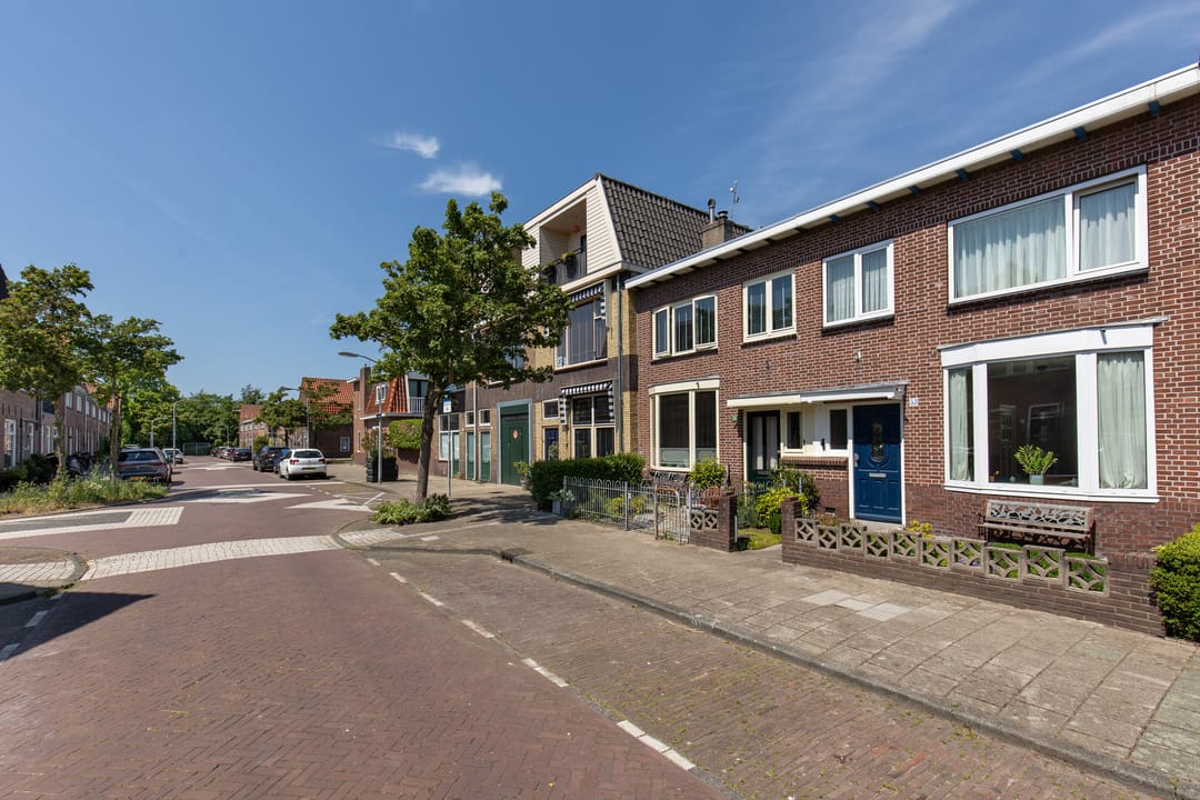 Charming Terraced House in Quiet Leidsebuurt Near Haarlem Center — 31