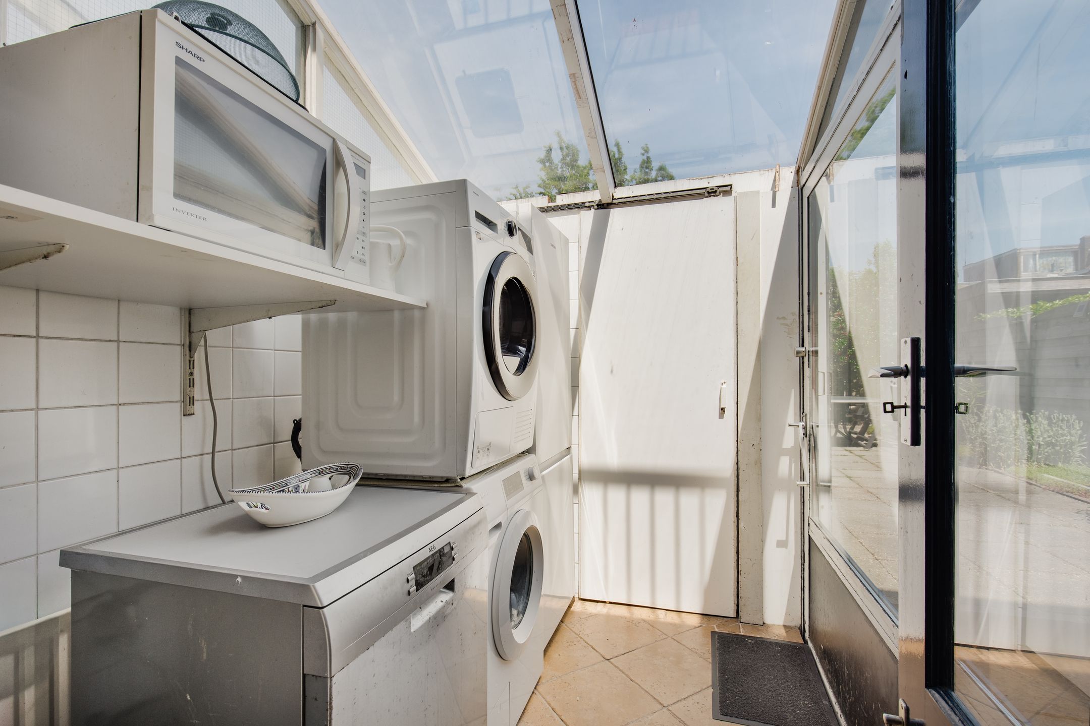 Charming Terraced House in Quiet Leidsebuurt Near Haarlem Center — 9