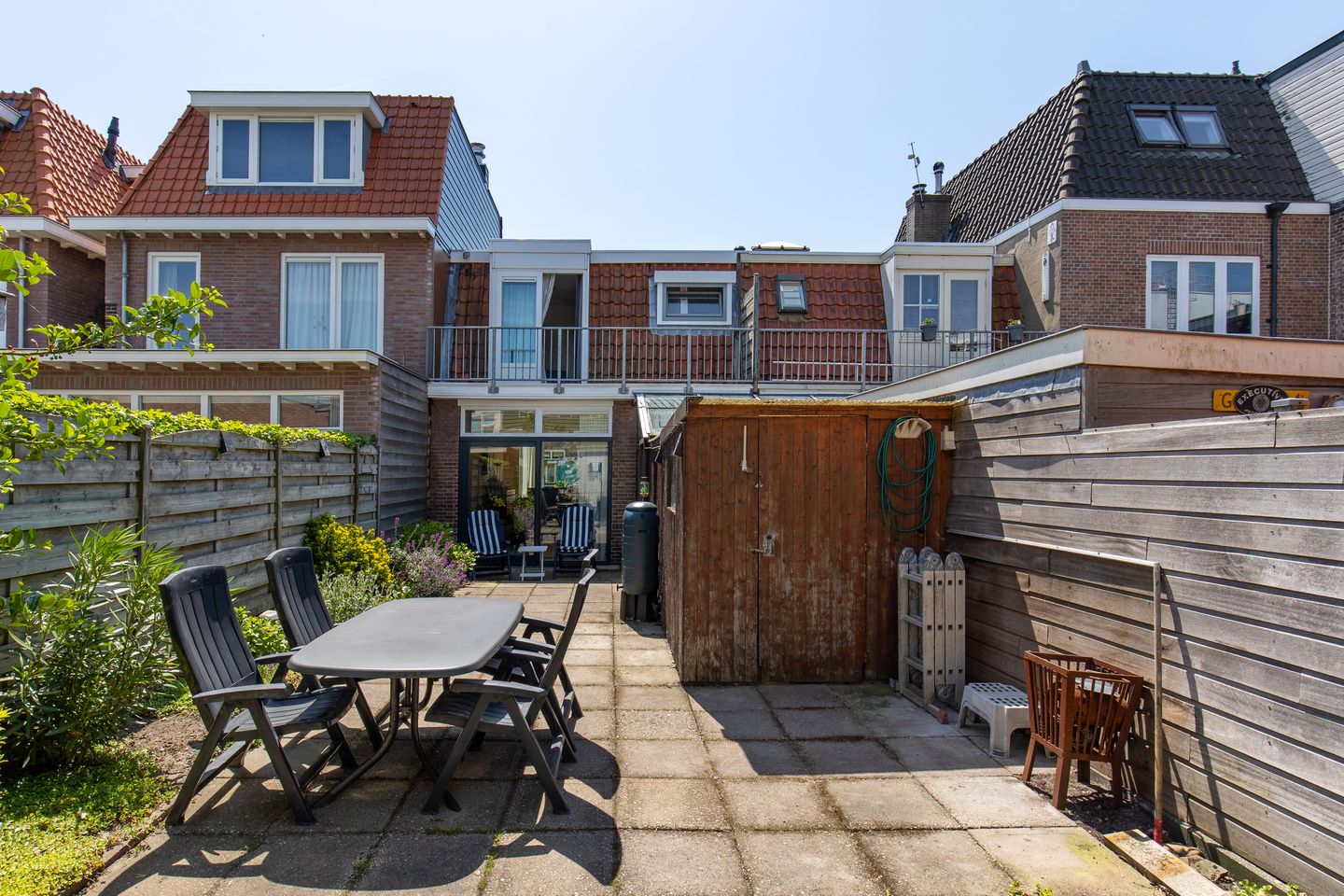 Charming Terraced House in Quiet Leidsebuurt Near Haarlem Center — 25