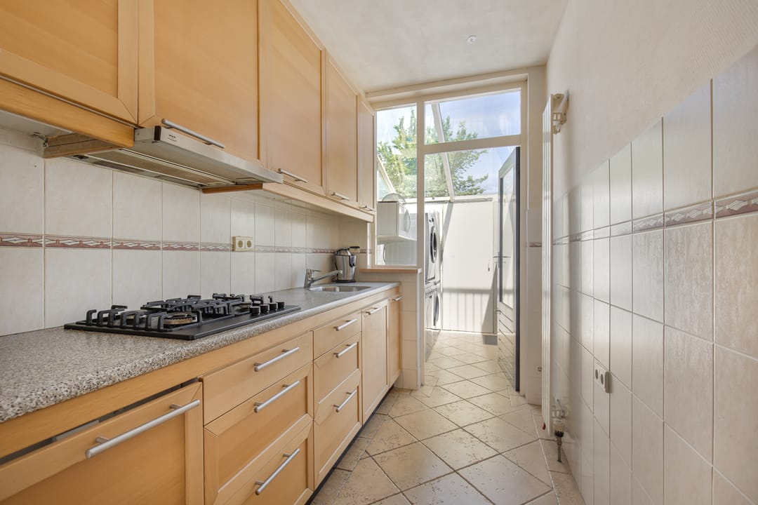Charming Terraced House in Quiet Leidsebuurt Near Haarlem Center — 7