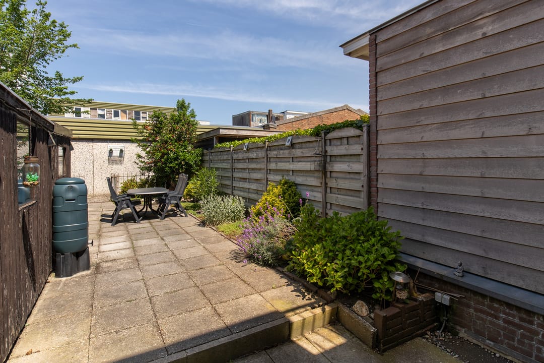 Charming Terraced House in Quiet Leidsebuurt Near Haarlem Center — 22