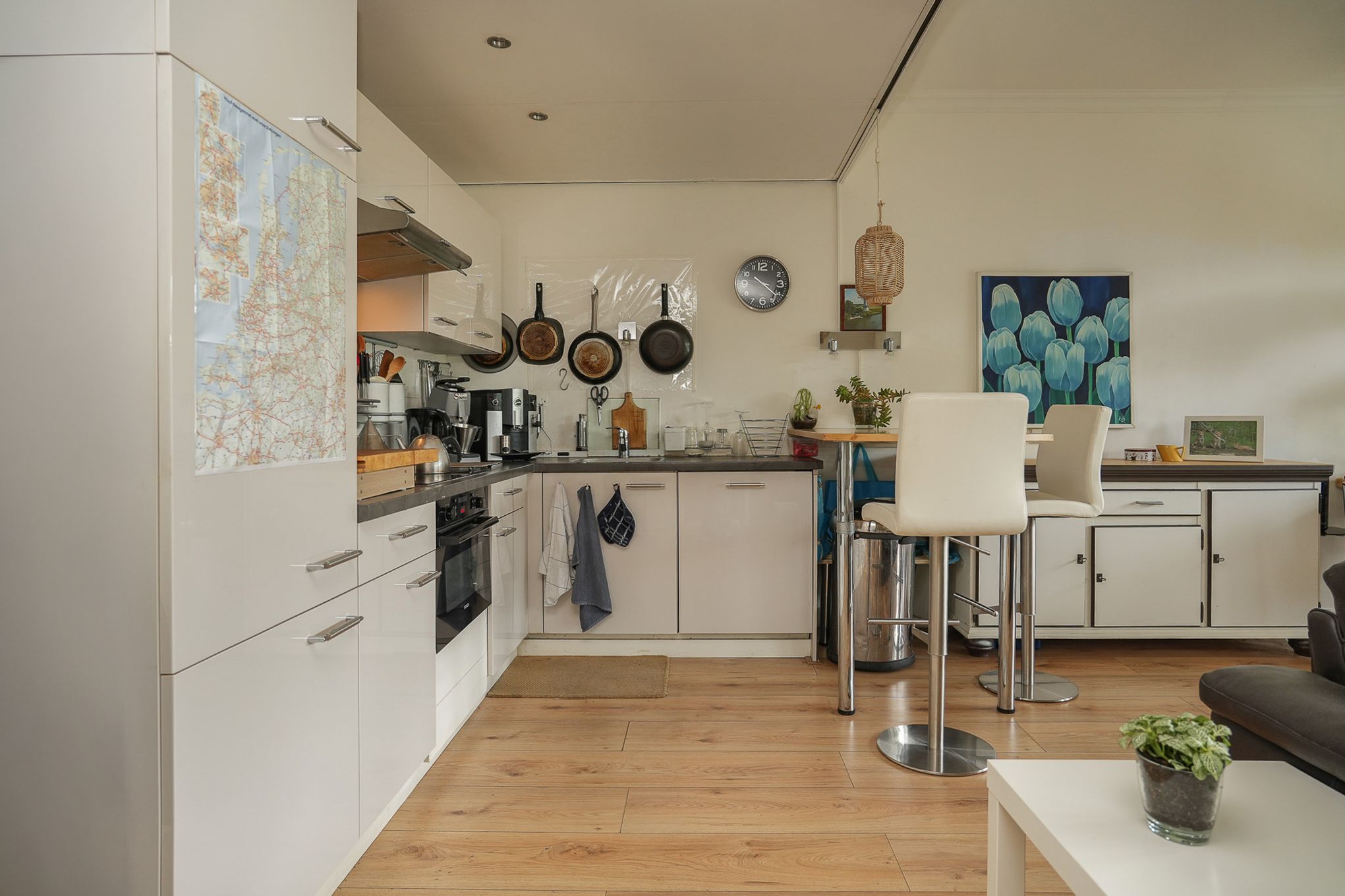 Light and Comfortable Service Apartment with Green Views in Eikendonck — 9