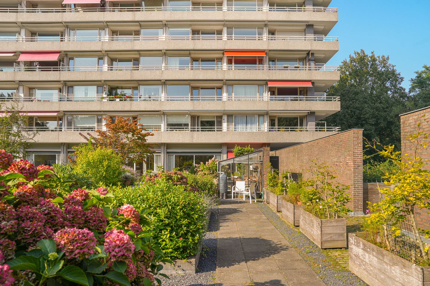 Light and Comfortable Service Apartment with Green Views in Eikendonck — 20