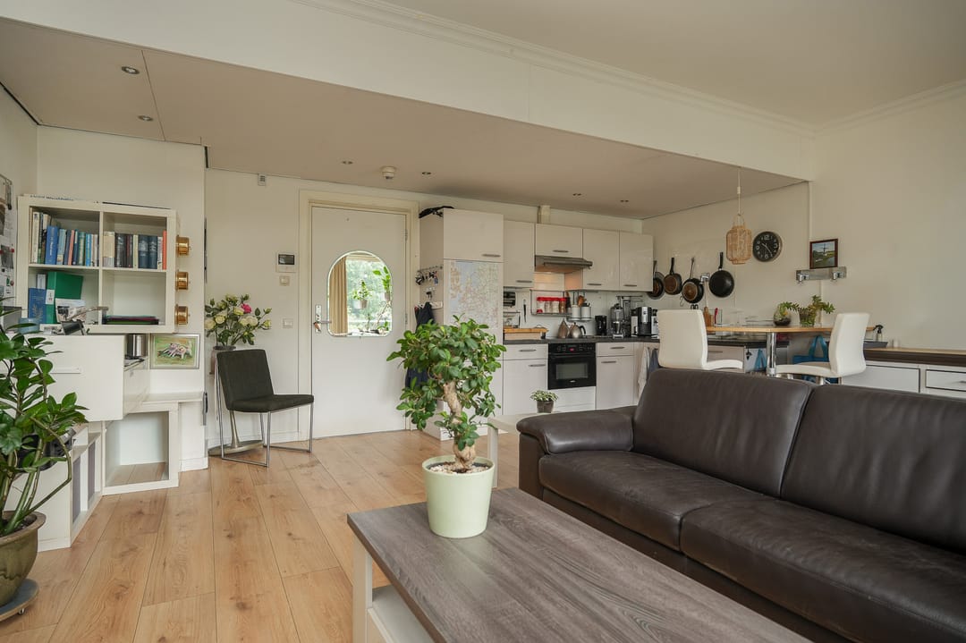 Light and Comfortable Service Apartment with Green Views in Eikendonck — 7