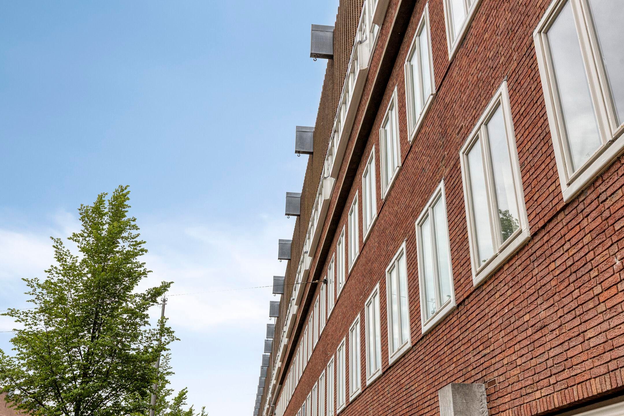Characteristic 3-Room Apartment in Amsterdam School Style with Balcony — 33