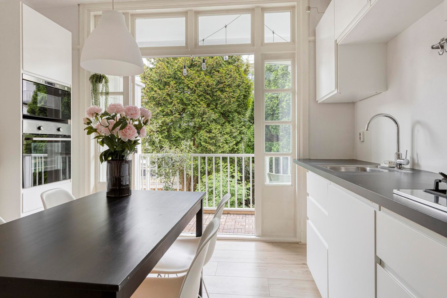 Characteristic 3-Room Apartment in Amsterdam School Style with Balcony — 10