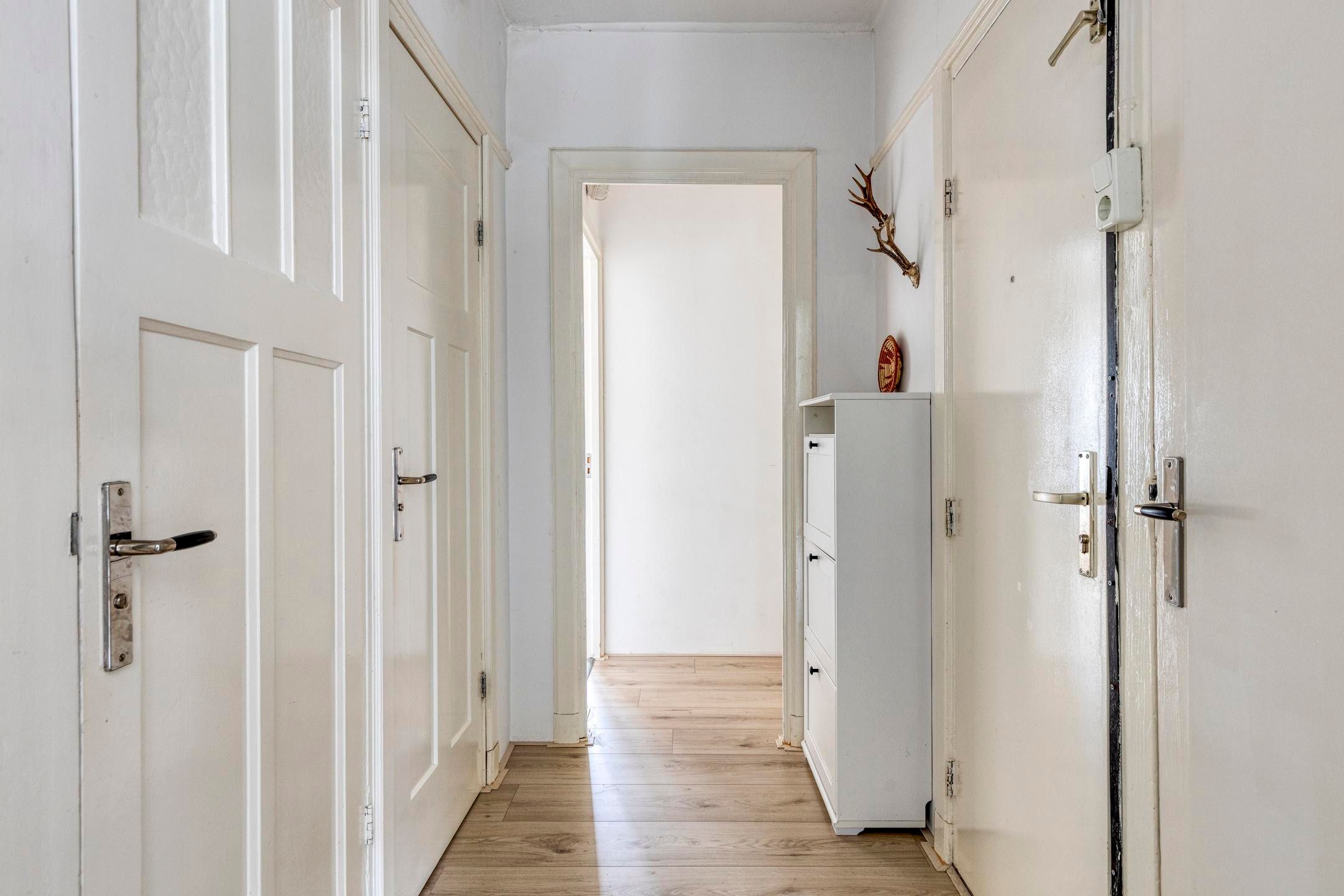 Characteristic 3-Room Apartment in Amsterdam School Style with Balcony — 15