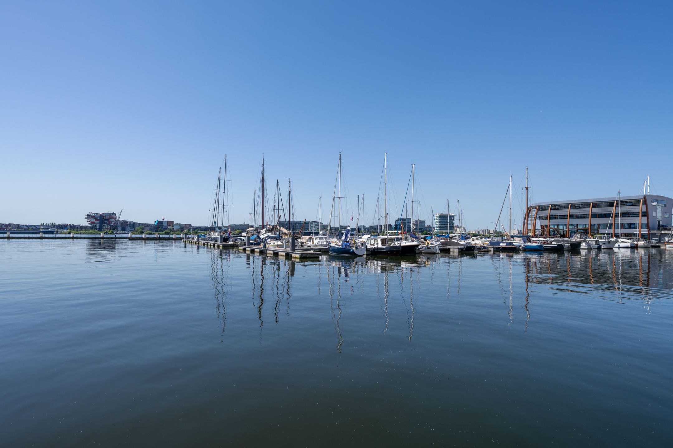 Modern Three-Room Apartment with Panoramic Views on NDSM-Wharf — 39
