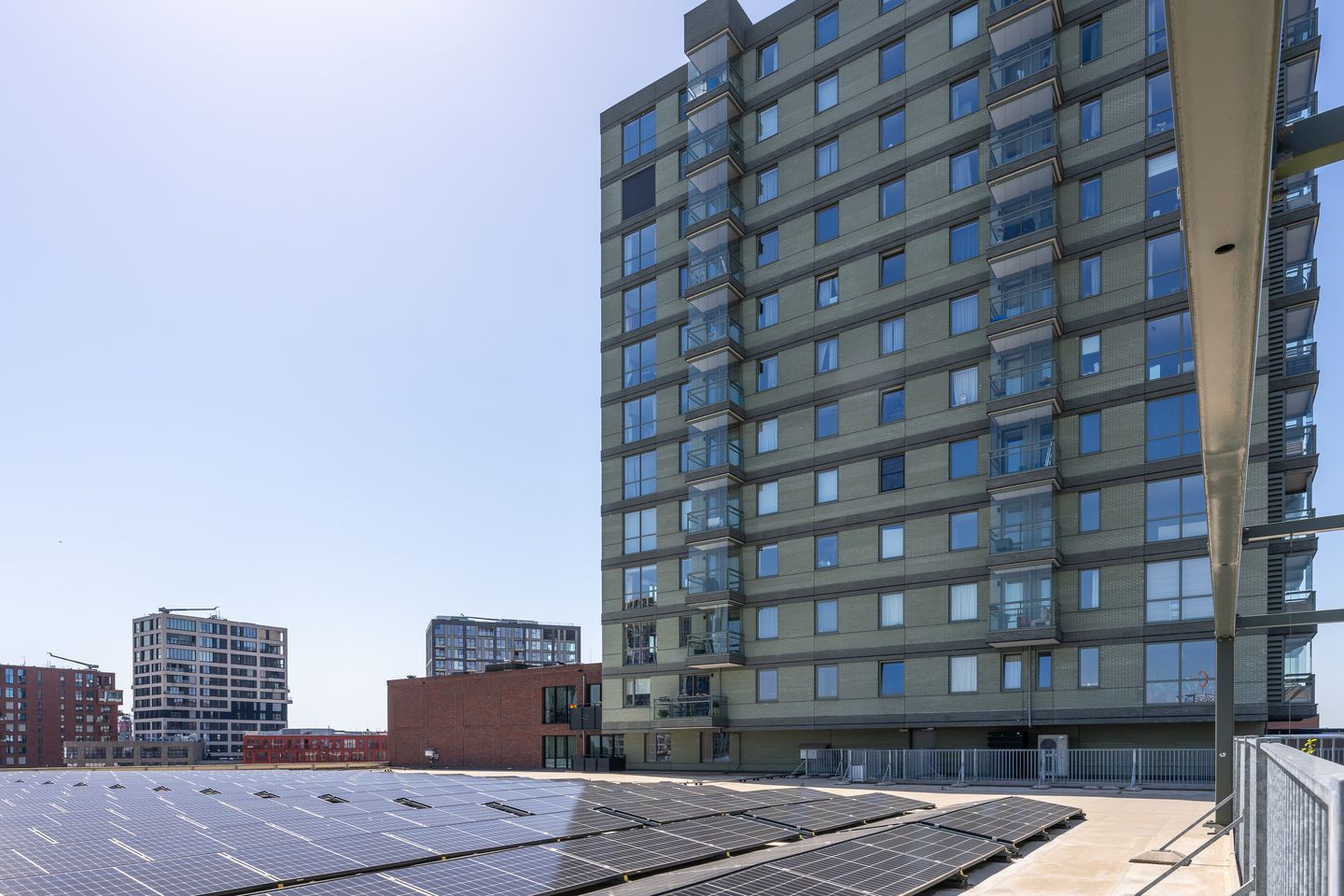 Modern Three-Room Apartment with Panoramic Views on NDSM-Wharf — 40