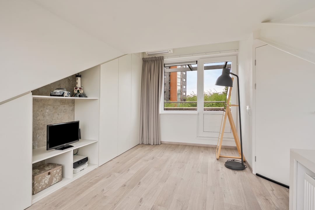 Spacious Terraced Home with Park Views and Rooftop Terrace in Meerwede Zuid — 31