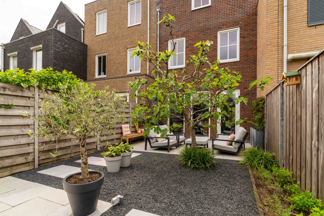 Move-in Ready 4-Bedroom Terraced House with Private Parking in Vathorst — 38