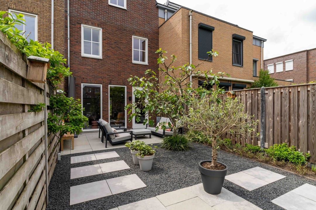 Move-in Ready 4-Bedroom Terraced House with Private Parking in Vathorst — 37