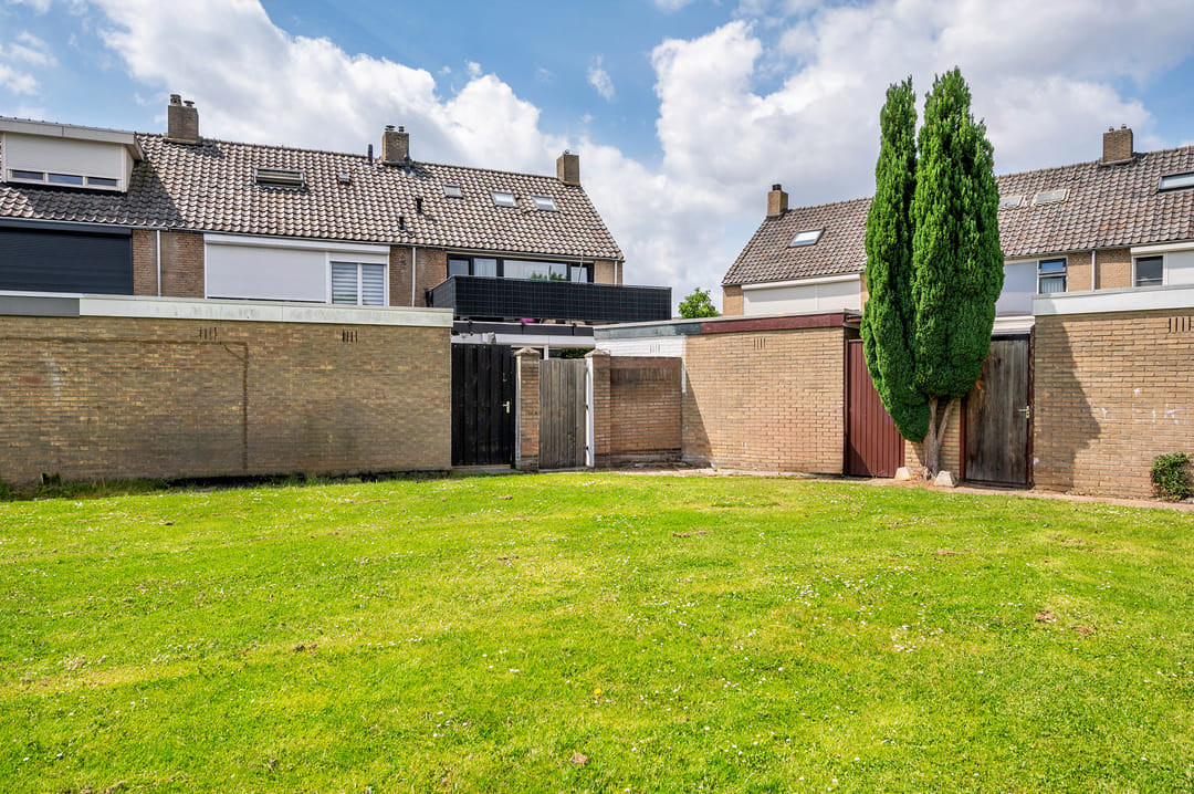Spacious Semi-Detached Family Home with Home Office Space in Child-Friendly Venlo Neighborhood — 46