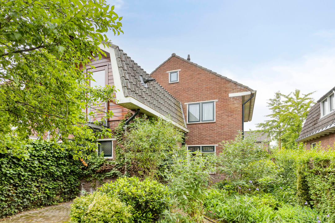 Charming Detached Home with Home Office Potential in Varsseveld Center — 41