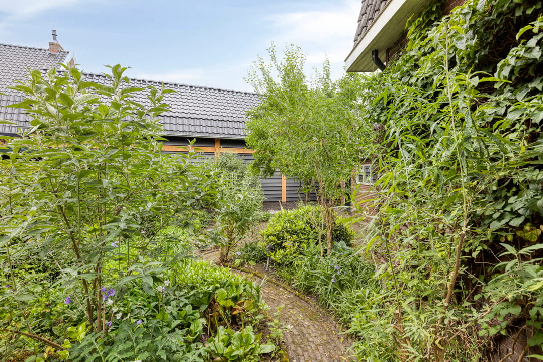 Charming Detached Home with Home Office Potential in Varsseveld Center — 43
