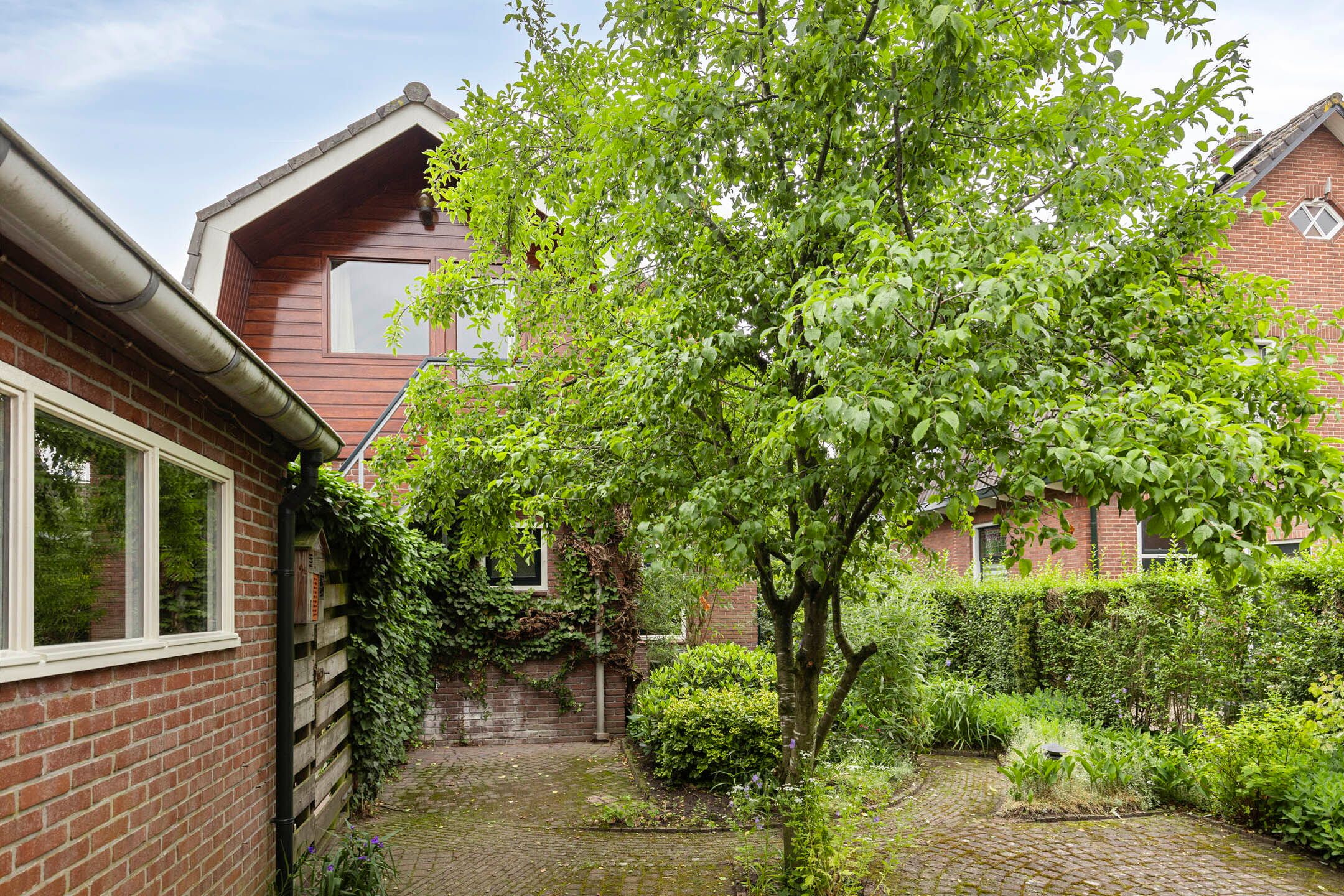 Charming Detached Home with Home Office Potential in Varsseveld Center — 42