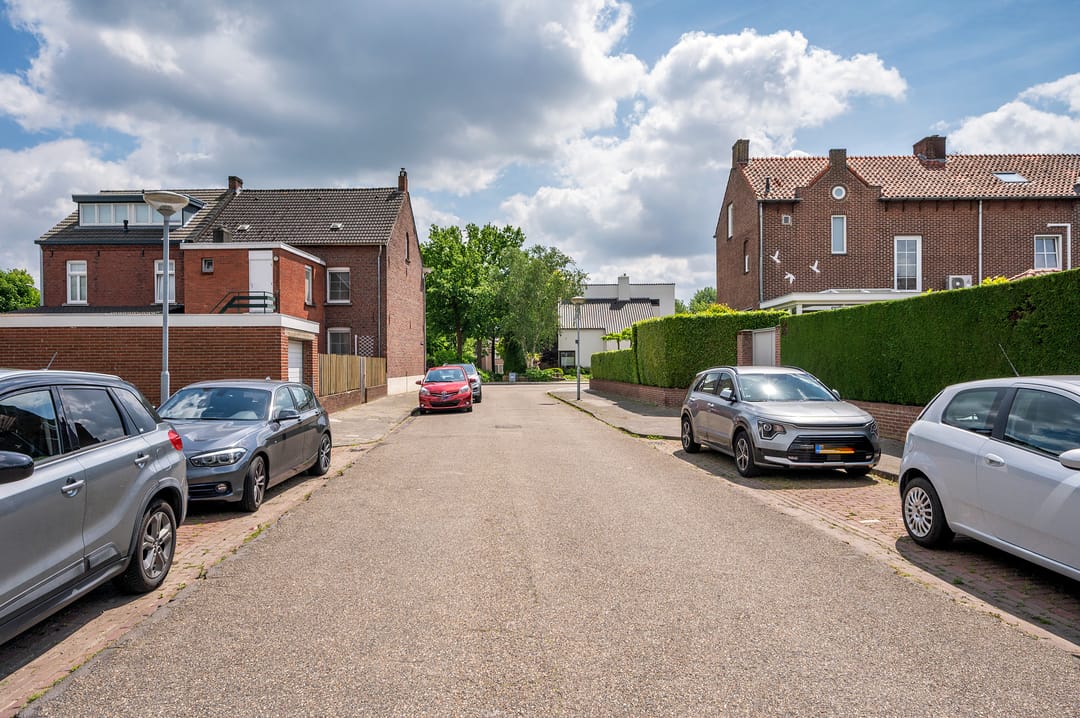 Spacious Semi-Detached Family Home with Home Office Space in Child-Friendly Venlo Neighborhood — 43