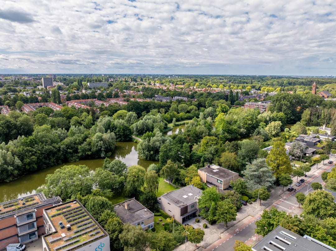Spacious waterfront villa on a generous plot in Buitenveldert — 16