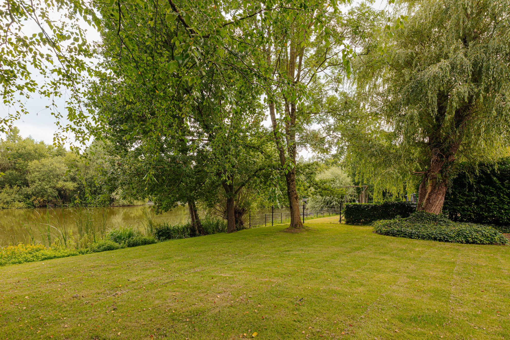 Spacious waterfront villa on a generous plot in Buitenveldert — 24