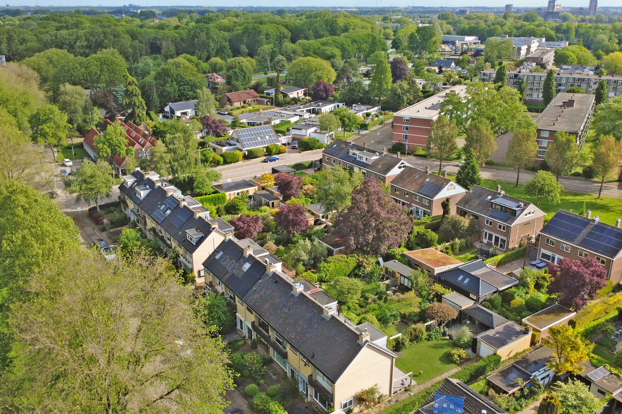 Charming Terraced House with Spacious Garden and Four Bedrooms in Zwijndrecht — 54