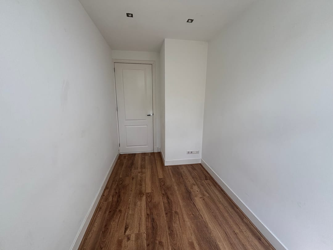 Photo 8 of Witte de Withstraat 182-4
