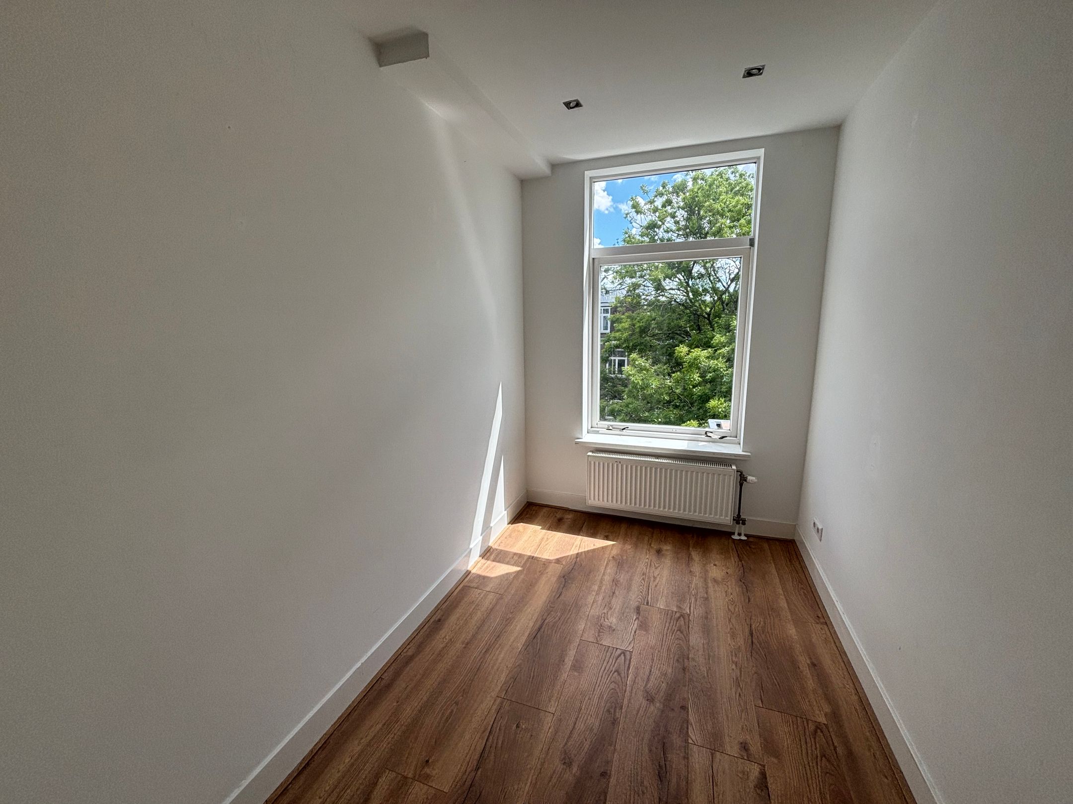 Photo 9 of Witte de Withstraat 182-4