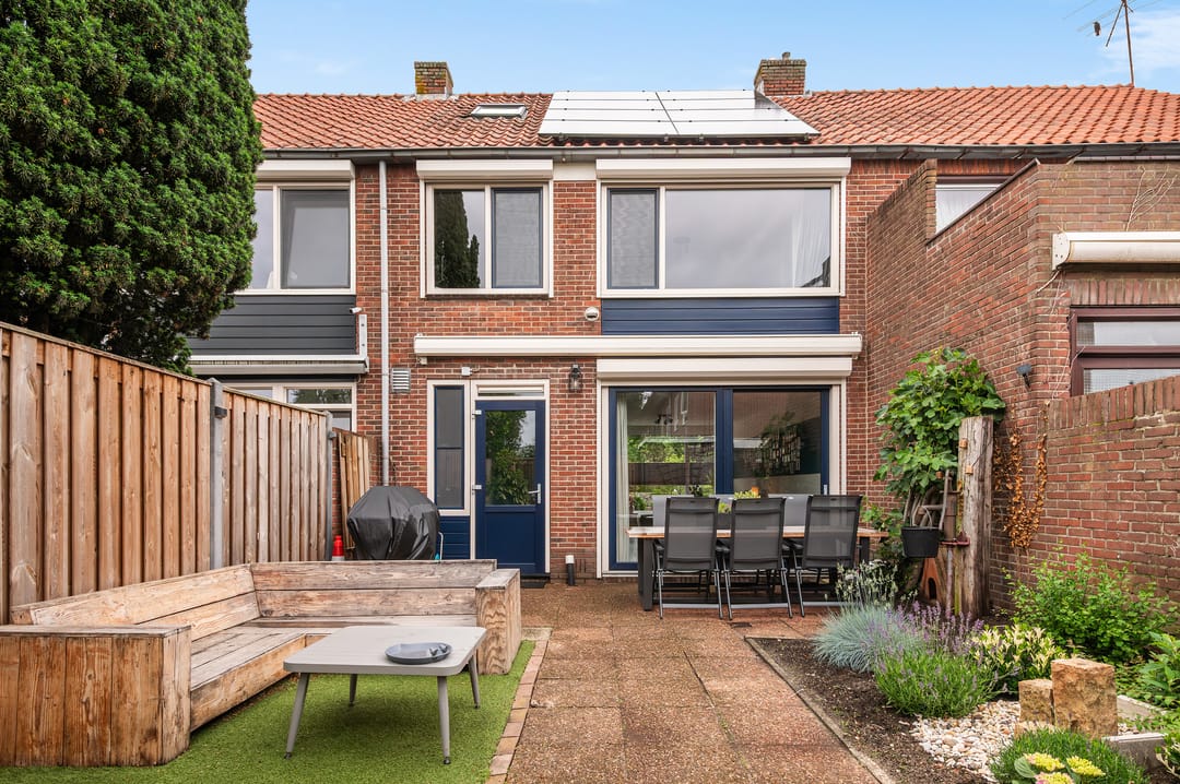 Completely Renovated Family Home with Garage in Child-Friendly Doesburg Neighborhood — 22