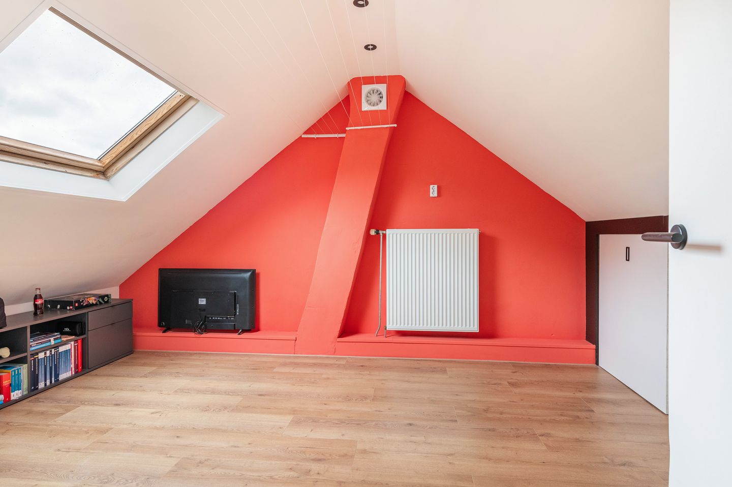 Completely Renovated Family Home with Garage in Child-Friendly Doesburg Neighborhood — 20