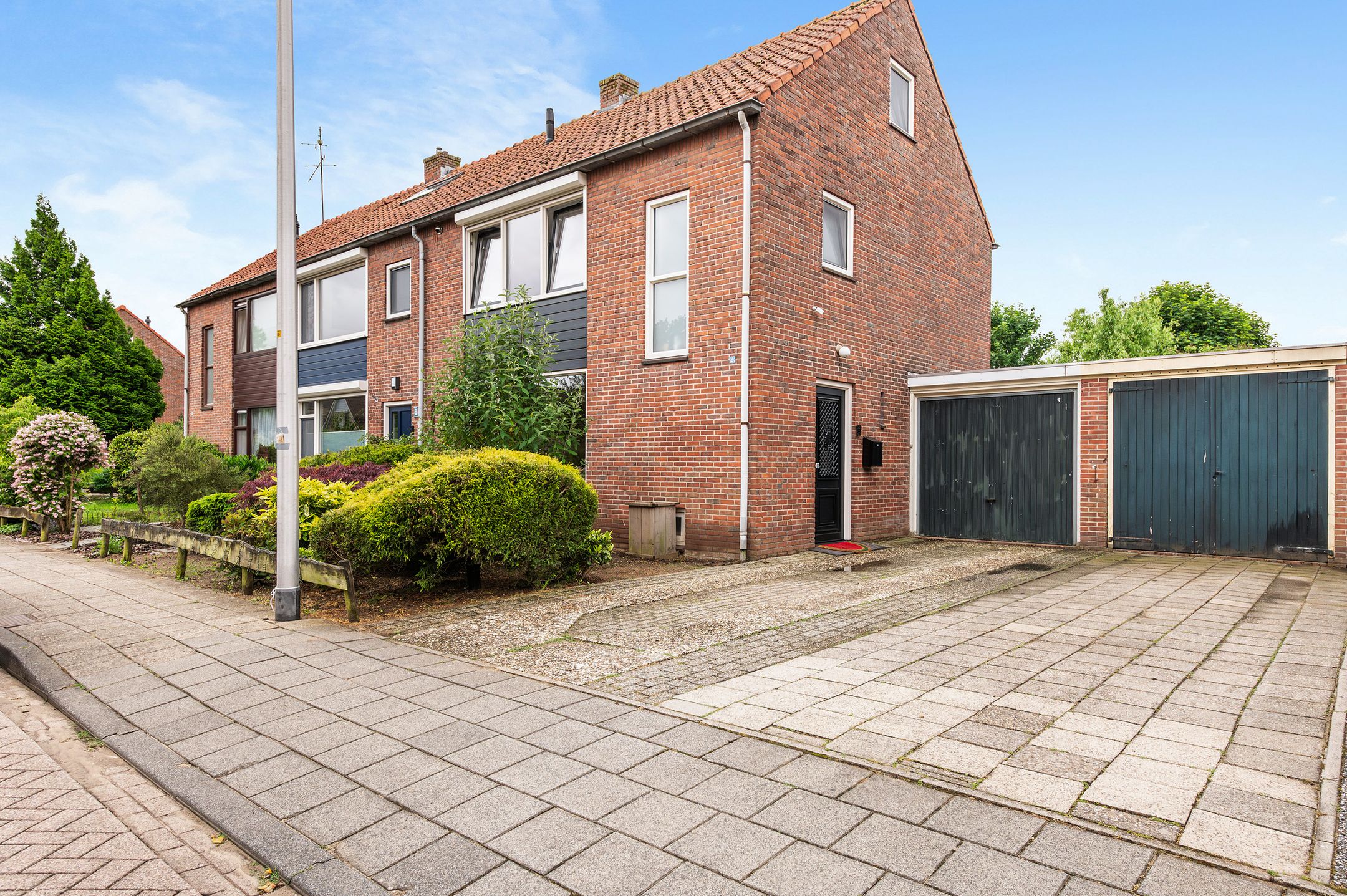 Completely Renovated Family Home with Garage in Child-Friendly Doesburg Neighborhood — 24