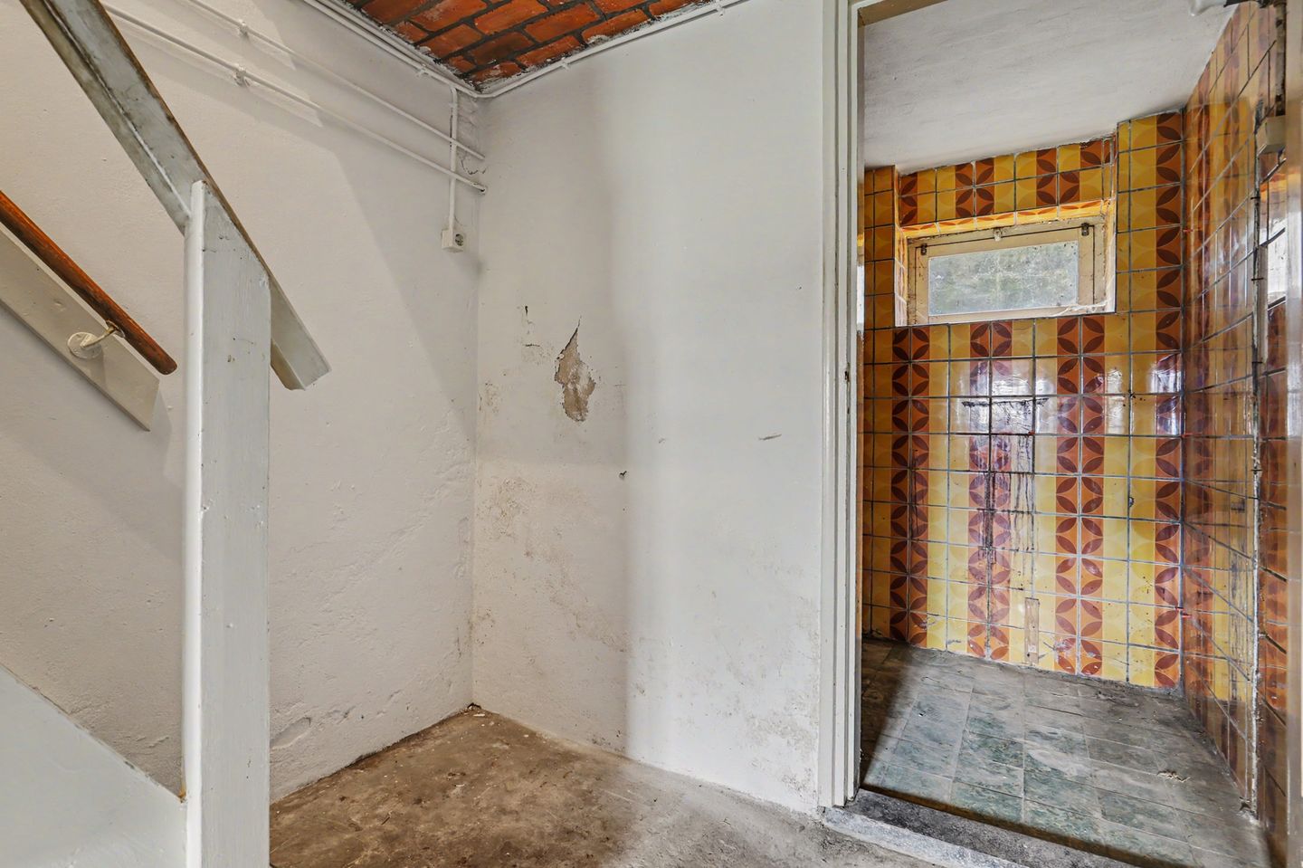 Spacious Corner Family Home with Basement and Large Garage in Klundert — 25