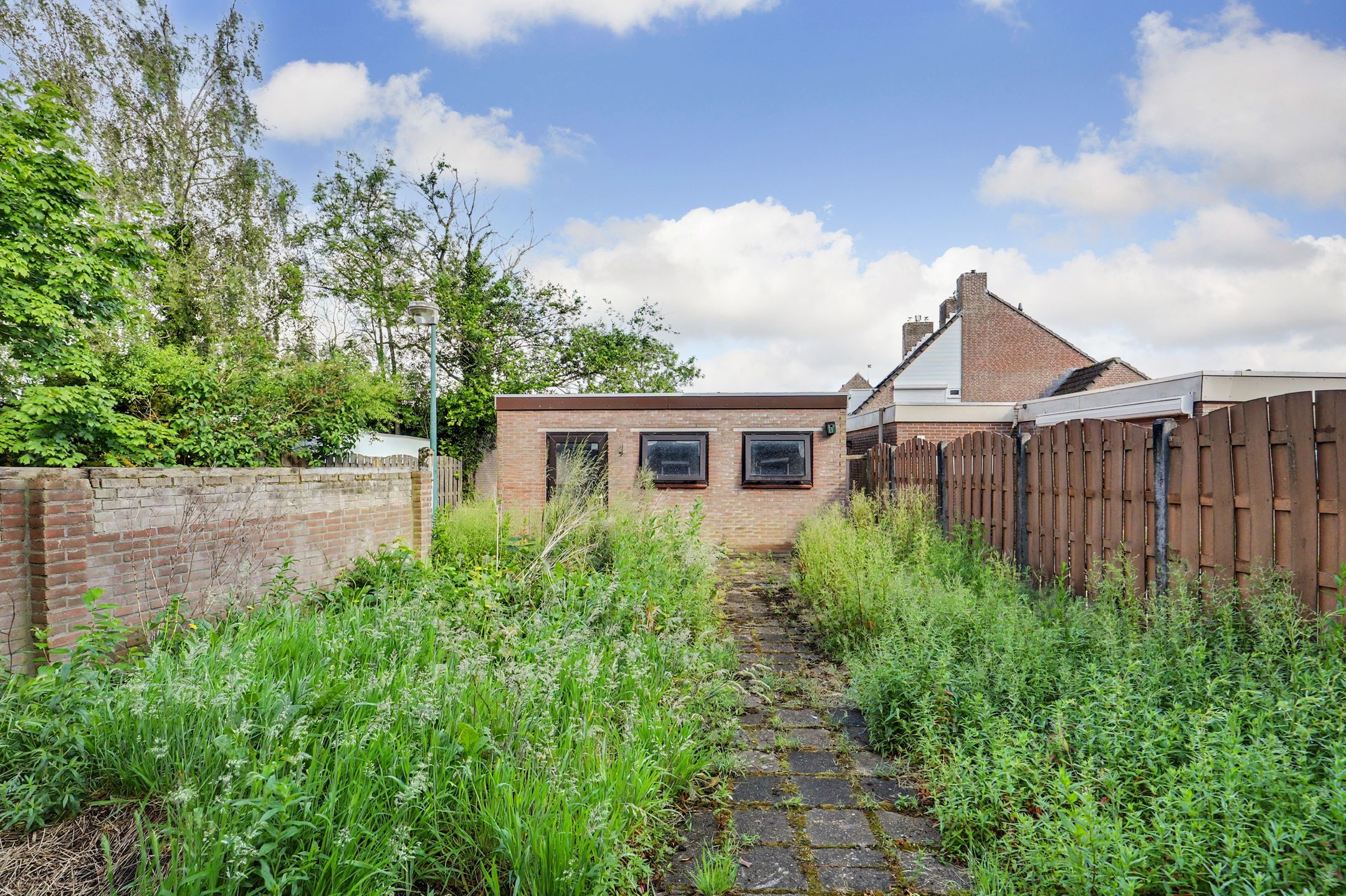Spacious Corner Family Home with Basement and Large Garage in Klundert — 30