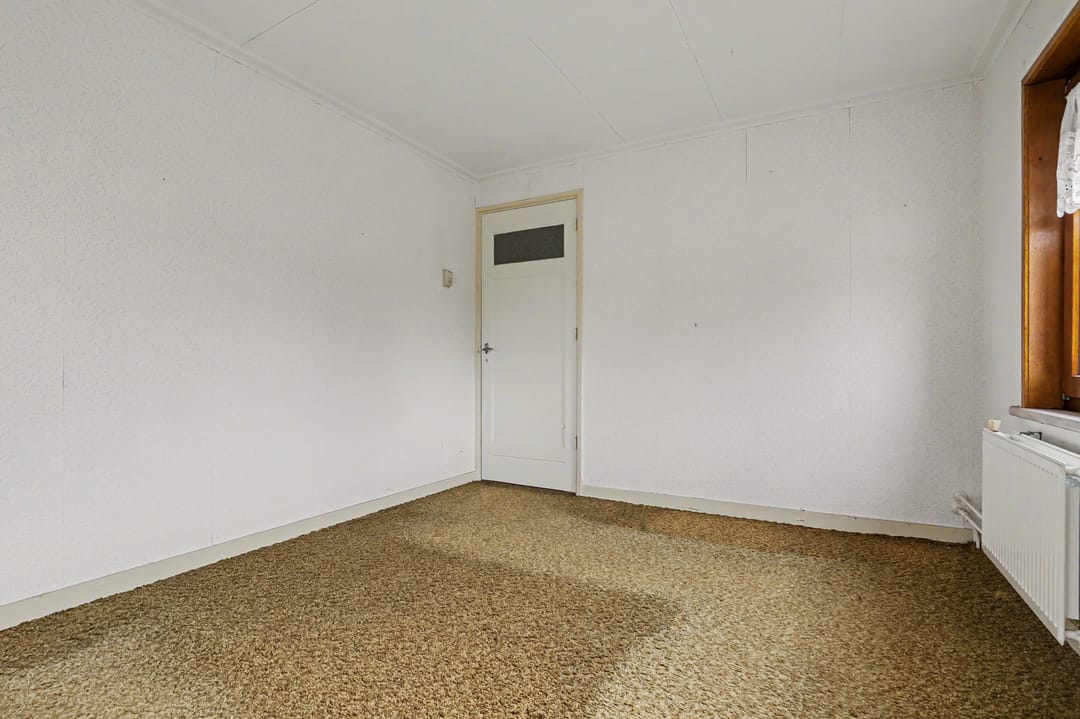 Spacious Corner Family Home with Basement and Large Garage in Klundert — 13