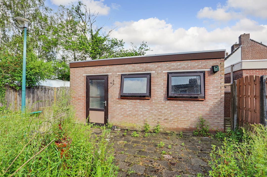 Spacious Corner Family Home with Basement and Large Garage in Klundert — 31