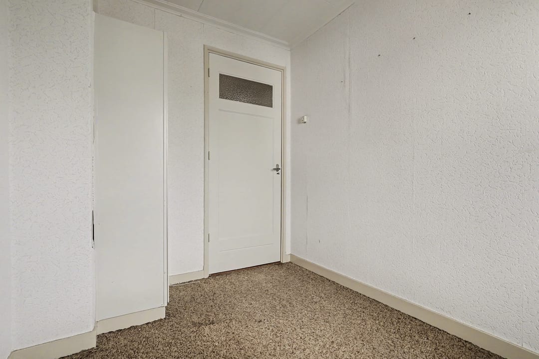 Spacious Corner Family Home with Basement and Large Garage in Klundert — 16