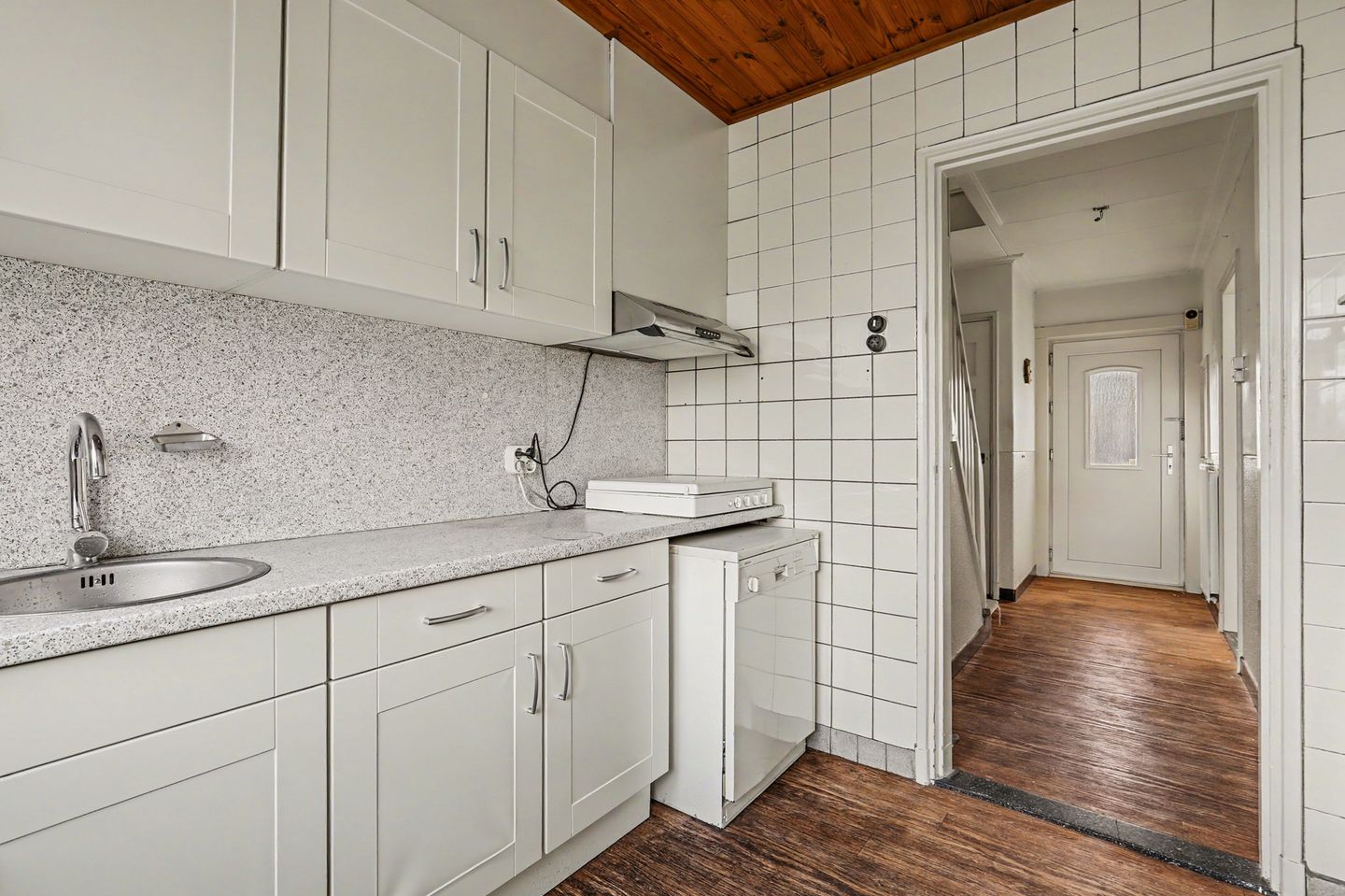 Spacious Corner Family Home with Basement and Large Garage in Klundert — 10