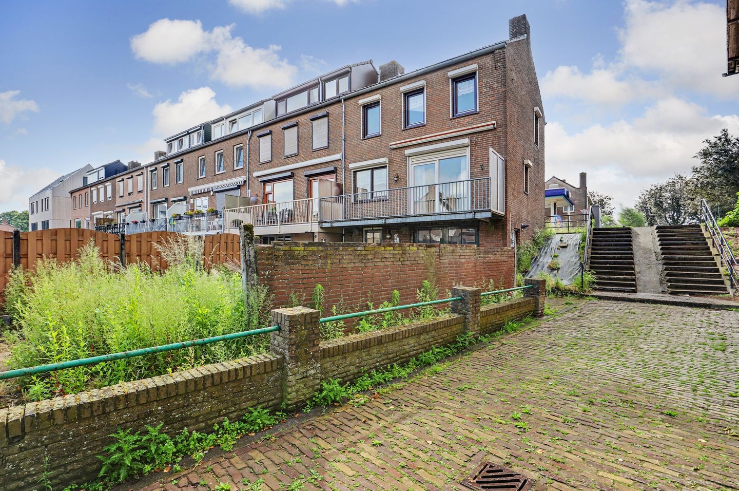 Spacious Corner Family Home with Basement and Large Garage in Klundert — 35