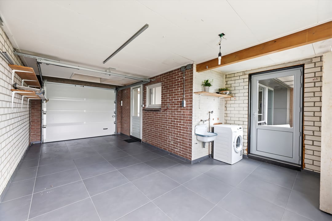 Luxury Semi-Detached Home with Panoramic Nature Views and Private Wellness Area — 32