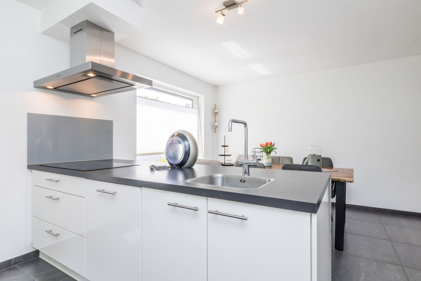 Move-in Ready Semi-Detached Family Home with Garage in Heerlen — 14