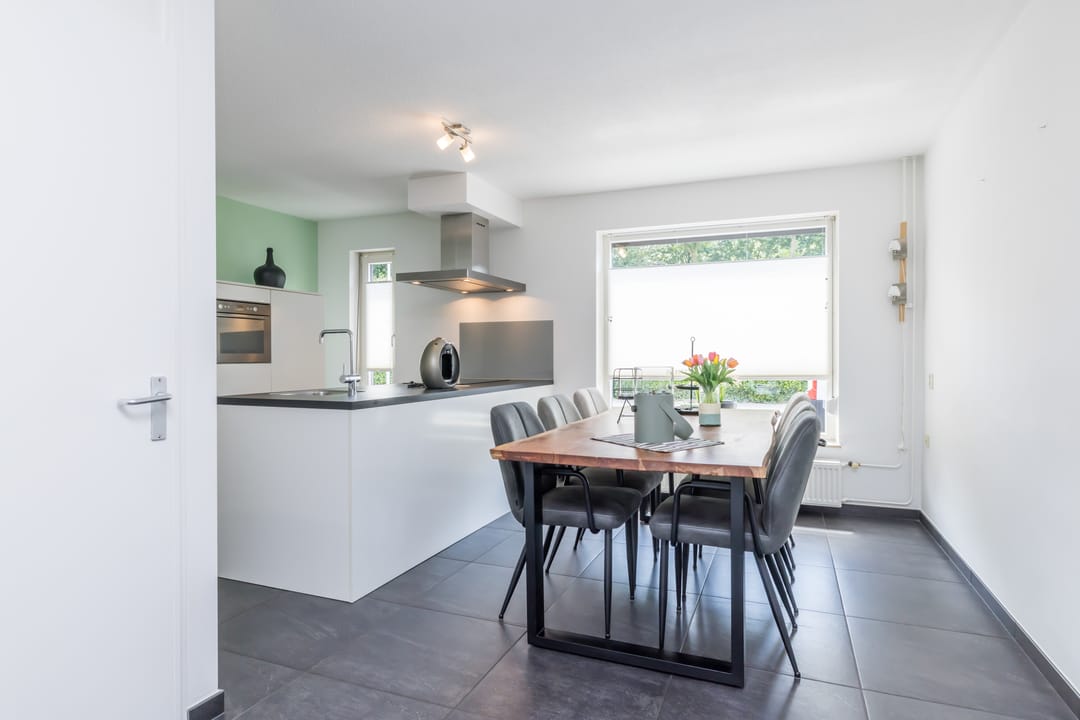 Move-in Ready Semi-Detached Family Home with Garage in Heerlen — 13