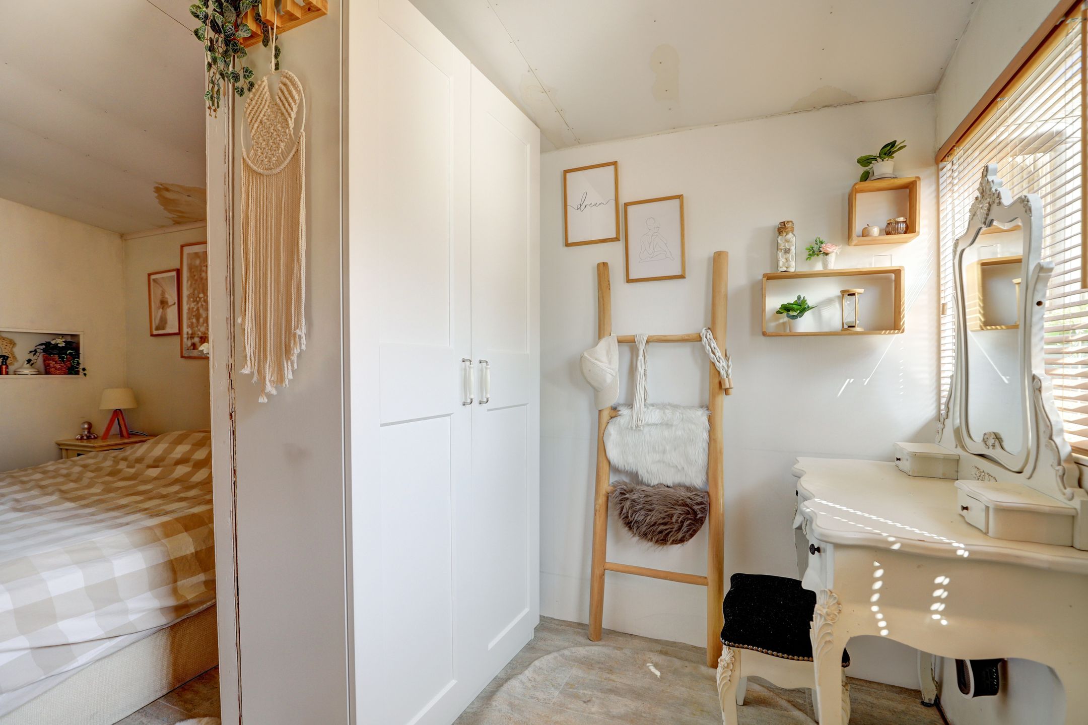 Characteristic Detached Finn House with Five Bedrooms and Holiday-Feel Garden in Hoofddorp — 21
