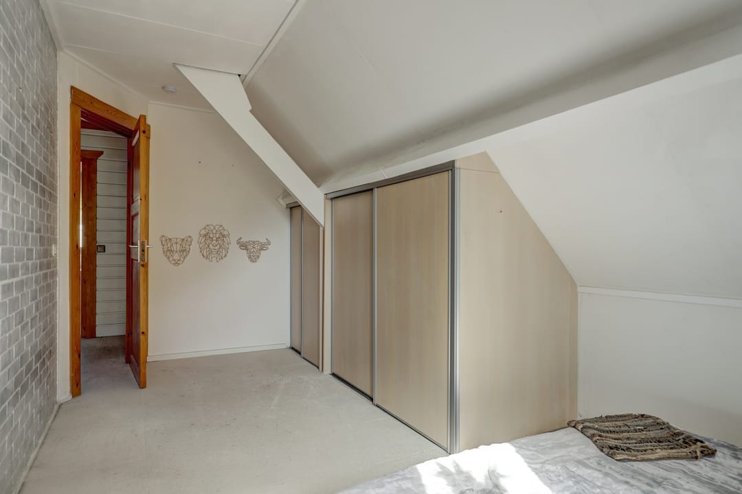 Characteristic Detached Finn House with Five Bedrooms and Holiday-Feel Garden in Hoofddorp — 32