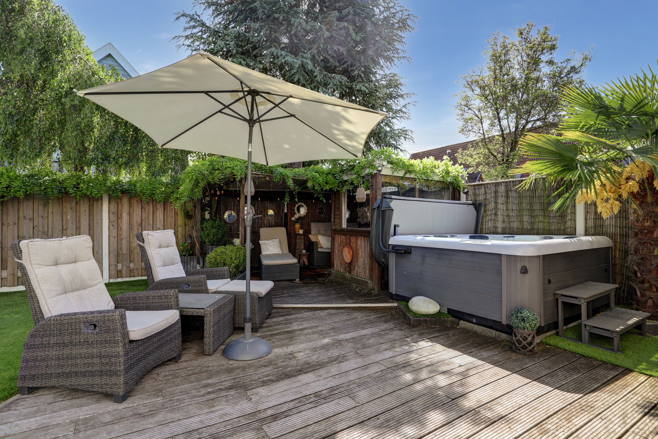 Characteristic Detached Finn House with Five Bedrooms and Holiday-Feel Garden in Hoofddorp — 45