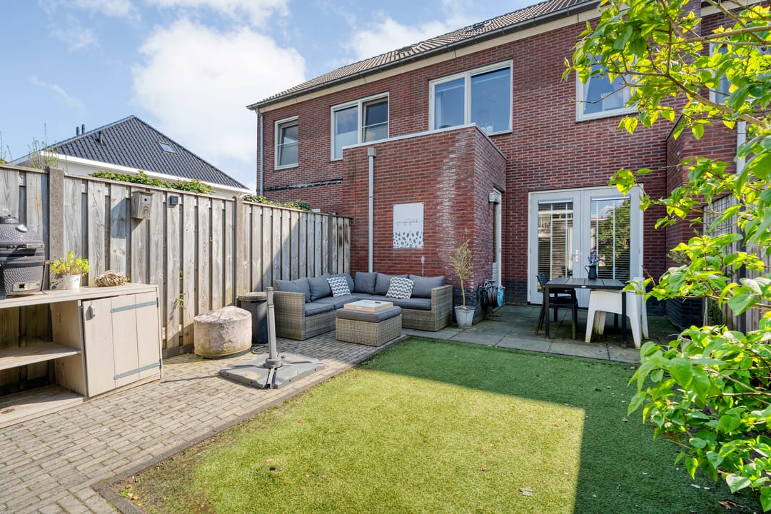 Modern Energy-Efficient Terraced House with South-Facing Garden — 28