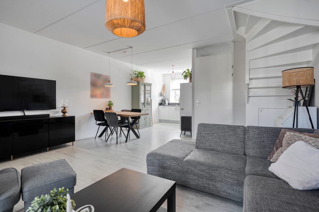 Modern Energy-Efficient Terraced House with South-Facing Garden — 8