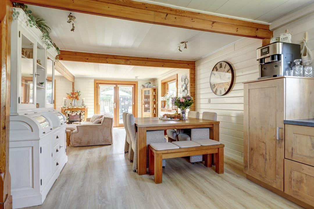 Characteristic Detached Finn House with Five Bedrooms and Holiday-Feel Garden in Hoofddorp — 17