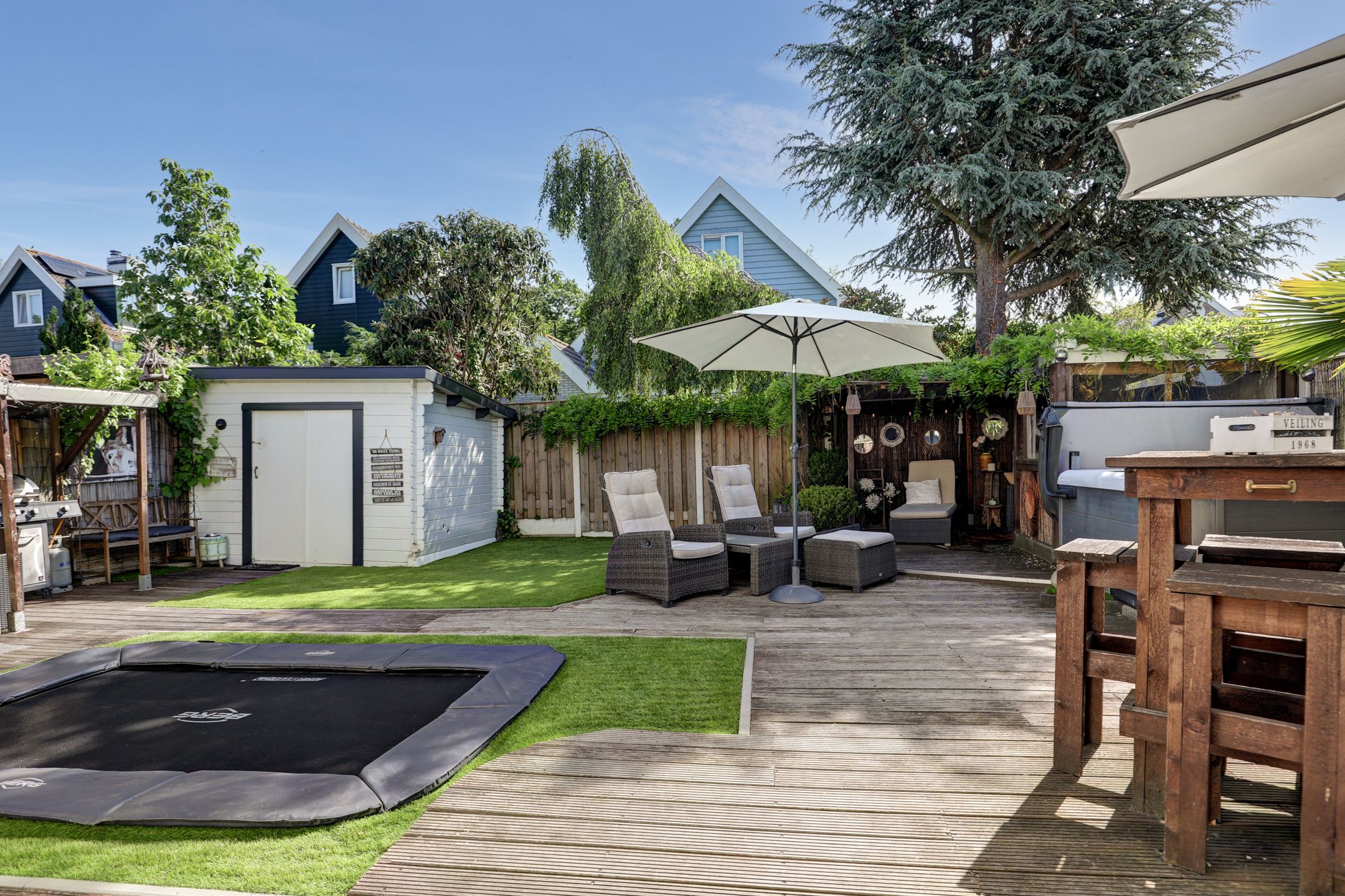 Characteristic Detached Finn House with Five Bedrooms and Holiday-Feel Garden in Hoofddorp — 12