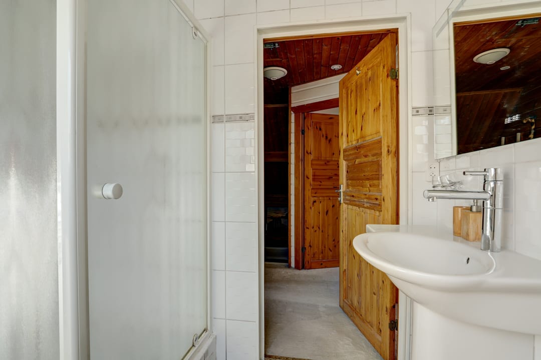 Characteristic Detached Finn House with Five Bedrooms and Holiday-Feel Garden in Hoofddorp — 41